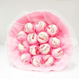 Букет из конфет Рафаэлло 15 розовый 