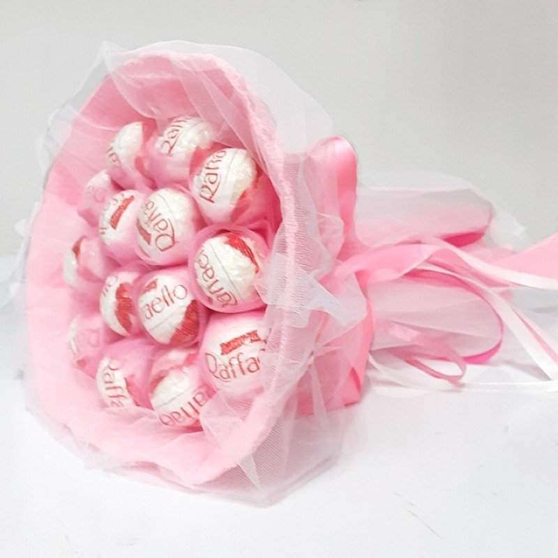 Букет з цукерок Рафаелло 15 рожевий