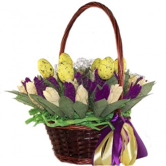 Букет з цукерок Кошик з тюльпанами 