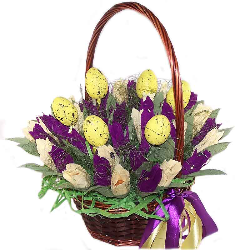 Букет з цукерок Кошик з тюльпанами 